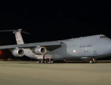 Νυχτερινή απογείωση-προσγείωση με Lockheed C-5M! (βίντεο)